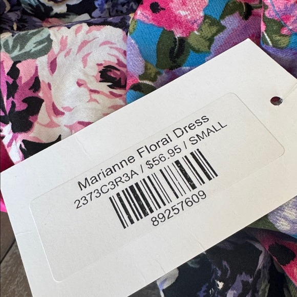 NWT Floral V-Neck Dress - Picture 16 of 16